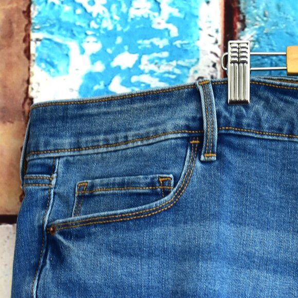 Women's Old Navy Mid-Rise Power Slim Straight Jeans SIZE 30 Willow NEW - Picture 4 of 9